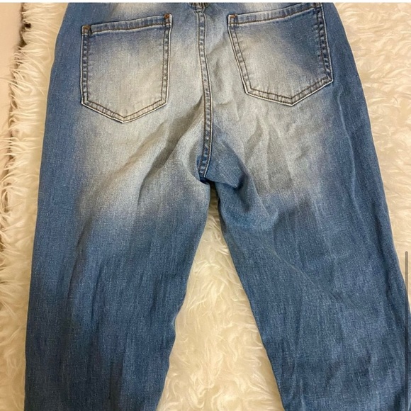 THREE distressed medium washed size 7 fashion nova jeans! - Picture 8 of 8